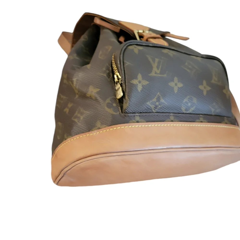 Louis Vuitton Montsouris MM Backpack - Picture 3 of 16